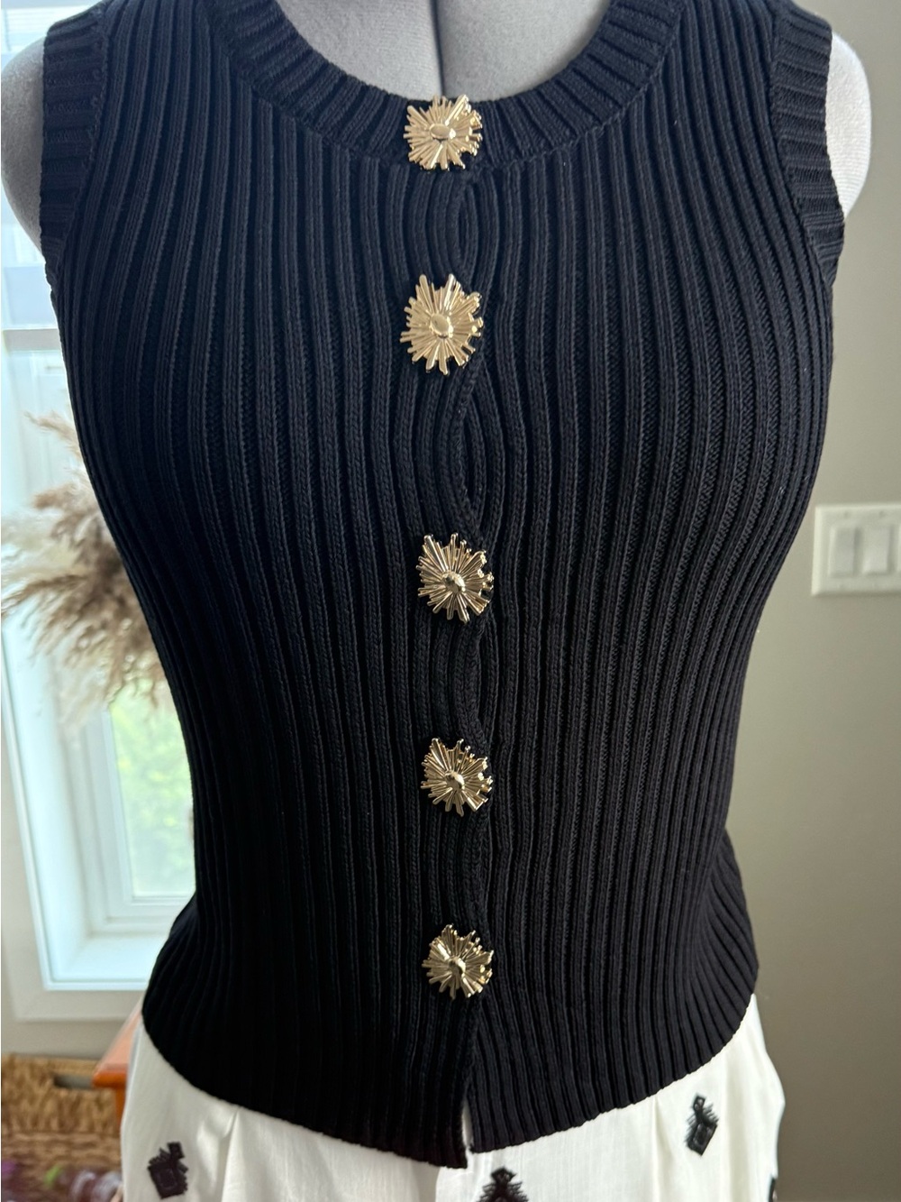 Black Ribbed Sleeveless Button-Front Knit Top - Picture 5 of 10